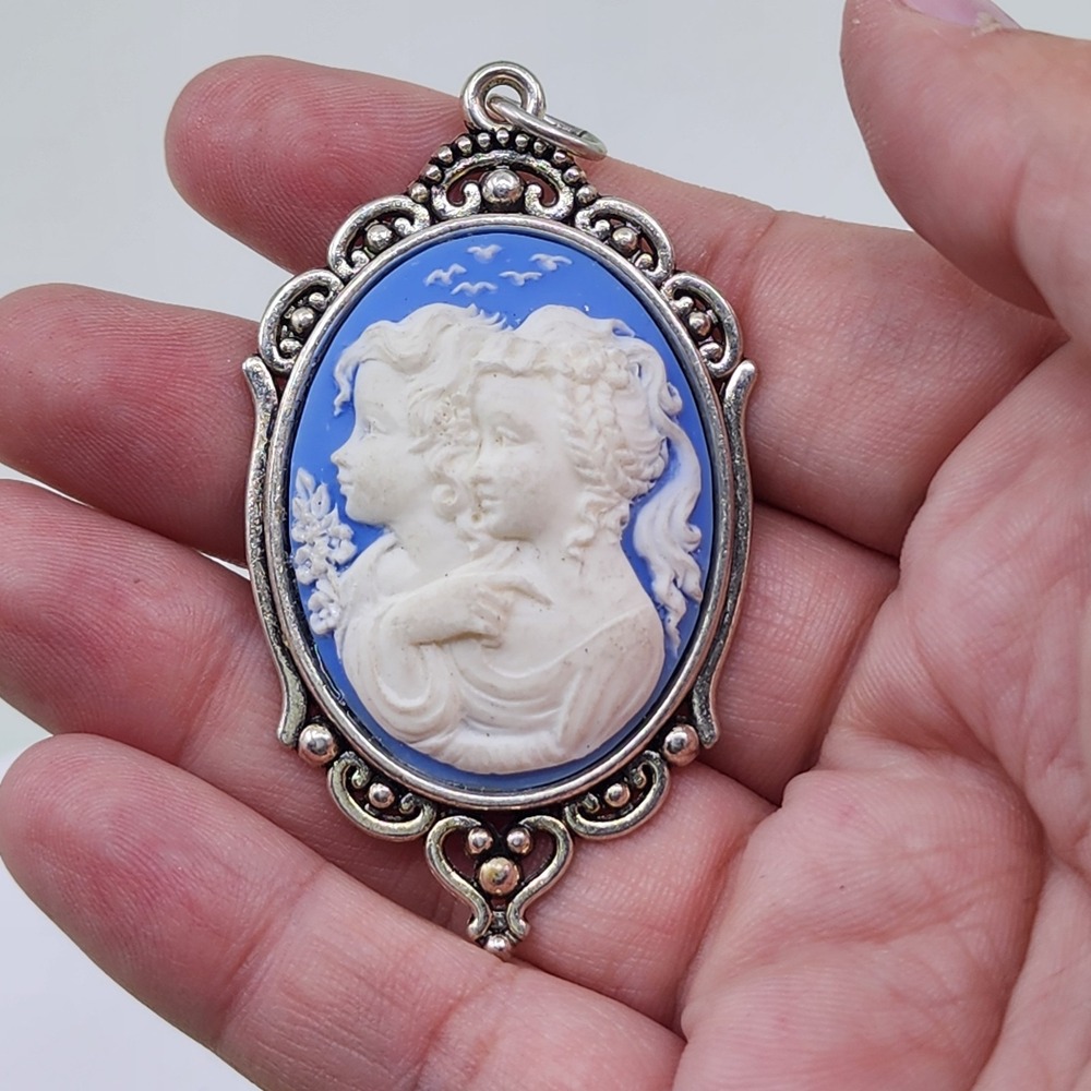 Vintage Blue White Double Lady Cameo Pendant Silver Tone Victorian Romantic